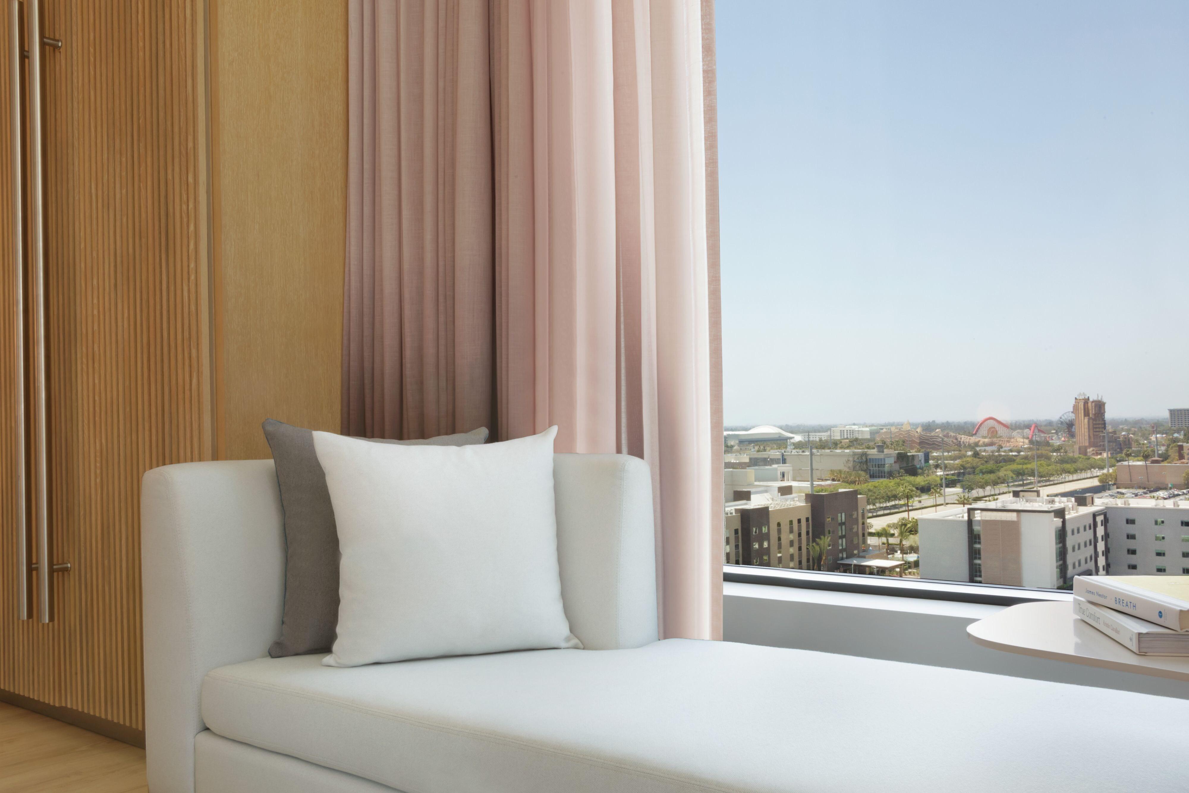 The Viv Hotel, Anaheim, A Tribute Portfolio Hotel Ngoại thất bức ảnh A chaise longue