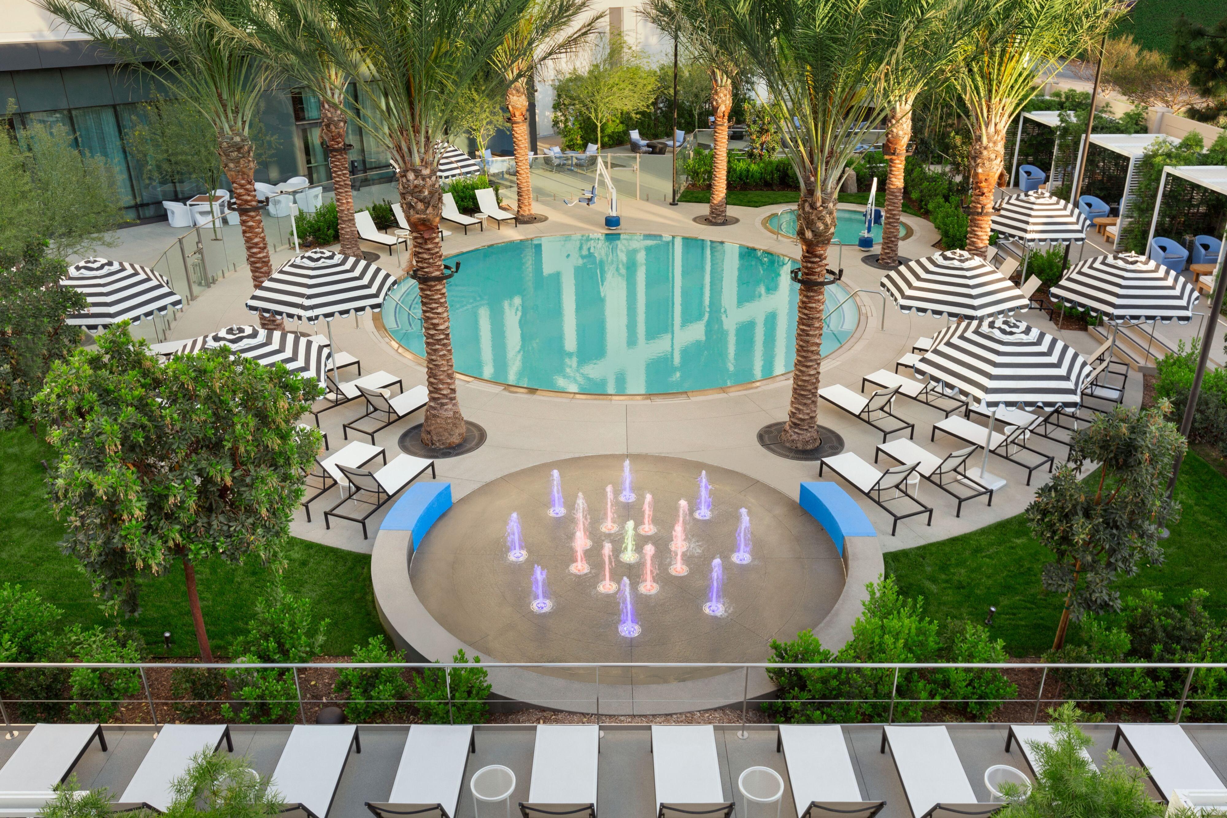 The Viv Hotel, Anaheim, A Tribute Portfolio Hotel Ngoại thất bức ảnh The Fountains at Talking Stick Resort